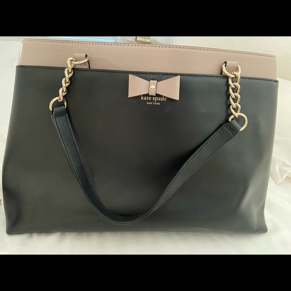 Beautiful, gently used, Kate spade handbag. Clean. No scratches.